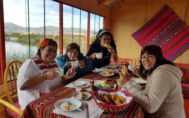 Uros Qhota Uta Lodge