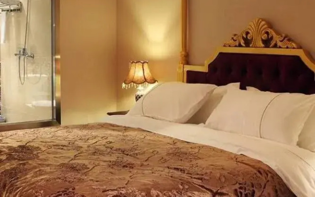 Chengdu House Hotel