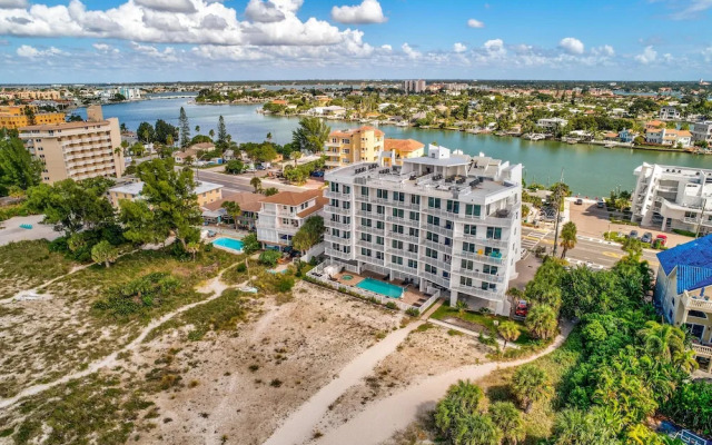 Oceana 204 East