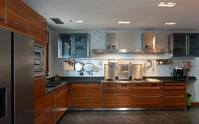 Villa Paradise-sleeps 20-pool-sea Views-pets