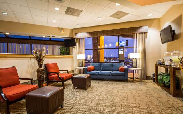 Comfort Inn & Suites Madison - Airport