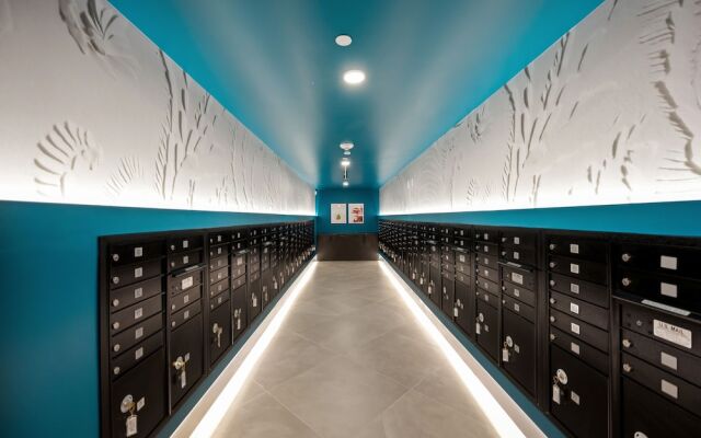 Luxury Apartment in Hollywood