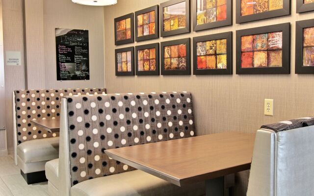 Holiday Inn Express Fargo-West Acres by IHG