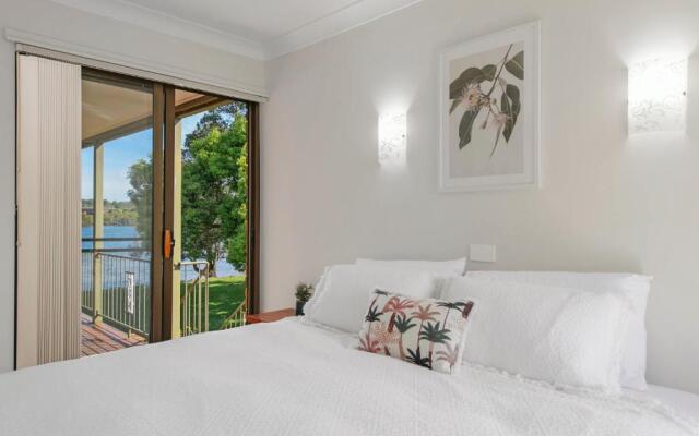 Punt House - riverfront home with ramp access