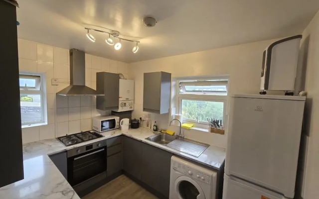 L'Auberge close Syon Lane Station and Heathrow