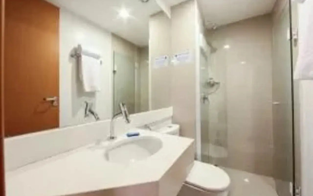 i5 Play Hotel
