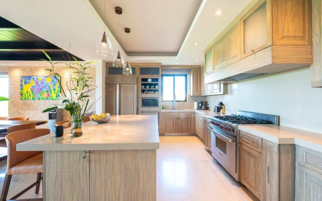 Amazing 3 Bedroom Condo