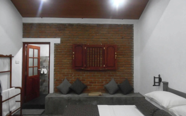 Thotupola Residence