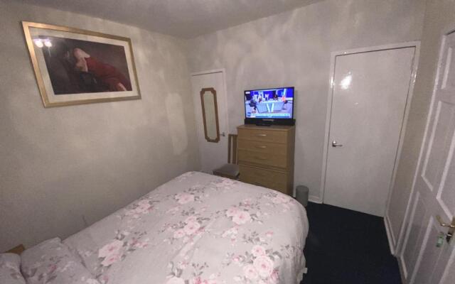 Private Lounge and Double Room