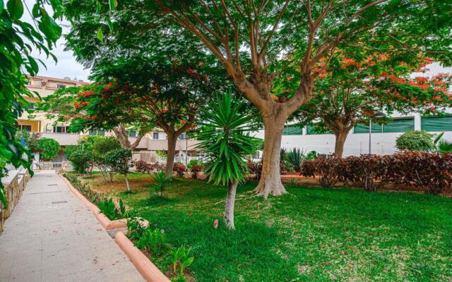 YELLOW 3 bedroom large apartment for 10 guests