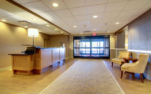 Hampton Inn & Suites Milwaukee West
