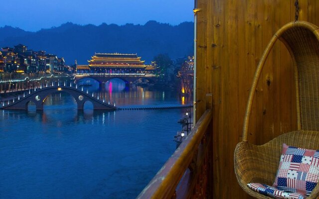 Fenghuang Joy Riverview Hotel