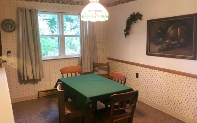 Showboat Motel Restaurant & Bar