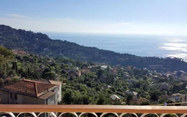 Un Balcone Tra Cielo E Mare