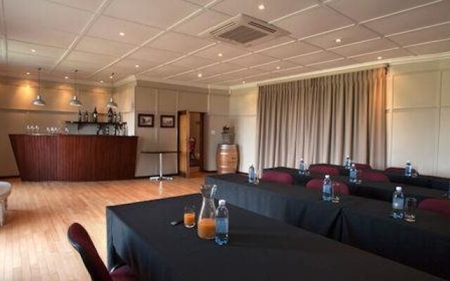 Under Oaks Guesthouse