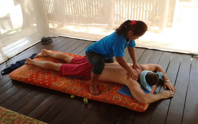 Lanta Castaway Beach Resort