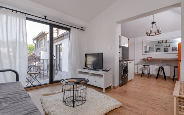 FM Deluxe 1-BDR Apartment - Minimalism & Charisma