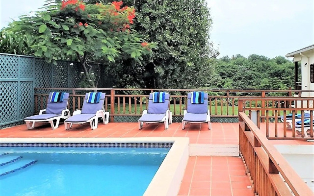 Two Bays Beach Villa Apartment and Studios