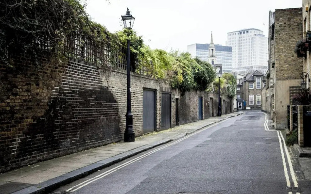 Theed Street by Onefinestay