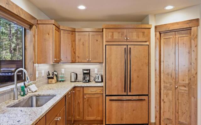 3 Tumalo-AC-Hot Tub-4BR/3BA