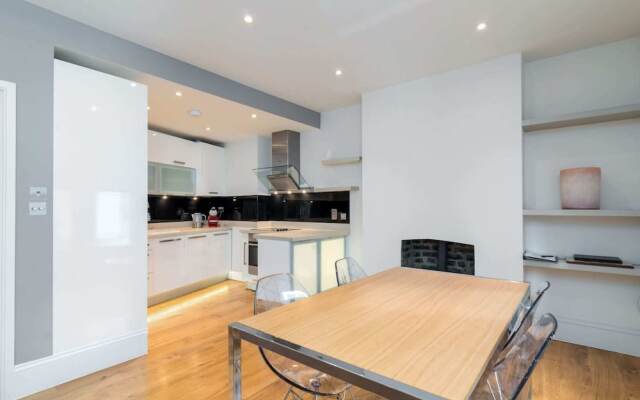 Modern 2br Home in Trendy Dalston W Balcony by Guestready