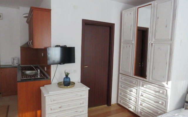 Flora Violet Studio Apartment nr 10