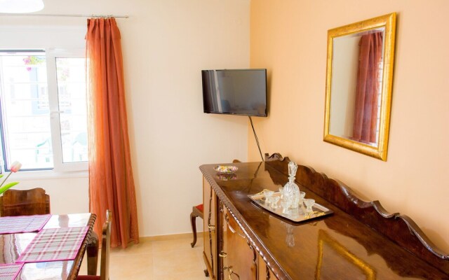 Semeli House