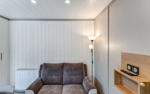 Secluded Chalet in Hourtin With Swimming Pool