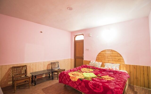 Giriraj Guest House