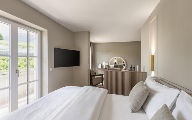 Lingers Suites & Residence