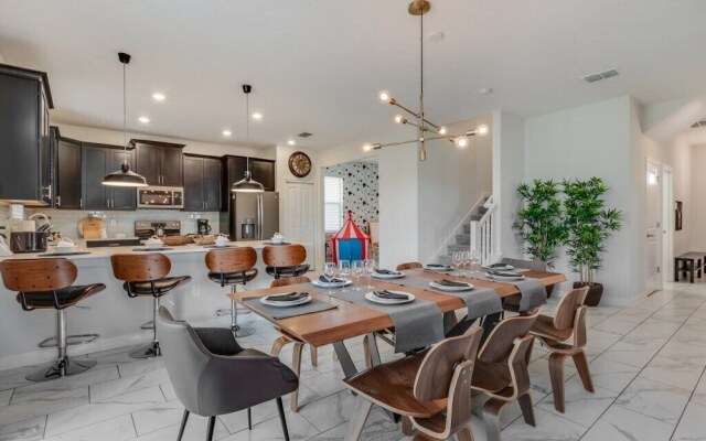 6 Bdrmgolf Coursegated Resort