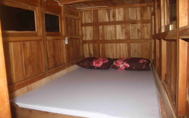 Boat Charter KM.Caroline