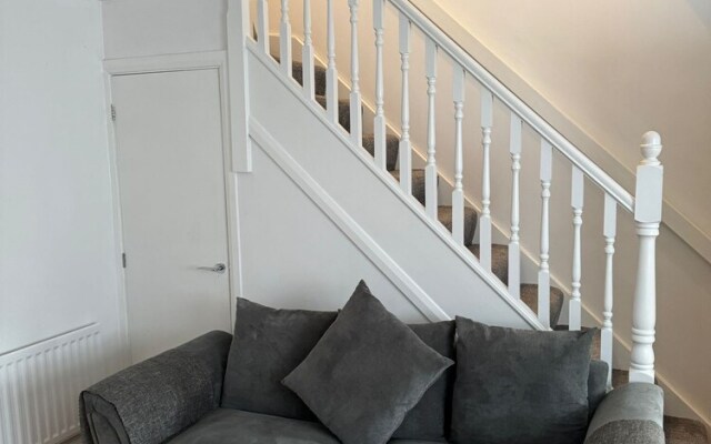 Home Sleeps5-netflix-parkg-near City Center/etihad