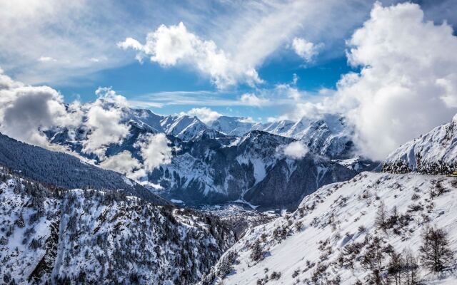 Stylish Apartment Near the Ski-slopes of L'alpe Dhuez