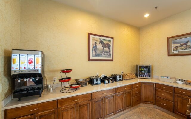 Silverland Inn and Suites