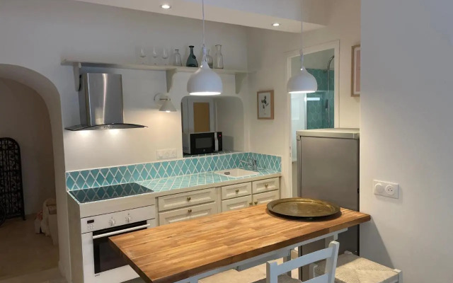Summerhouse 2 bed quiet Old Nice balcony100m beach