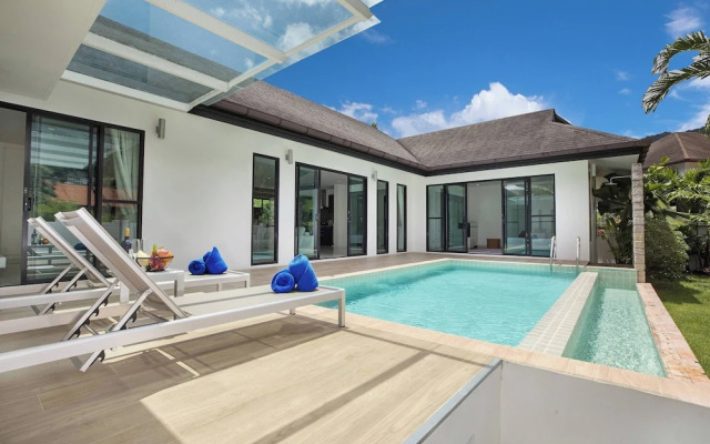 Designer 3BR Villa Silver Pool in Kamala