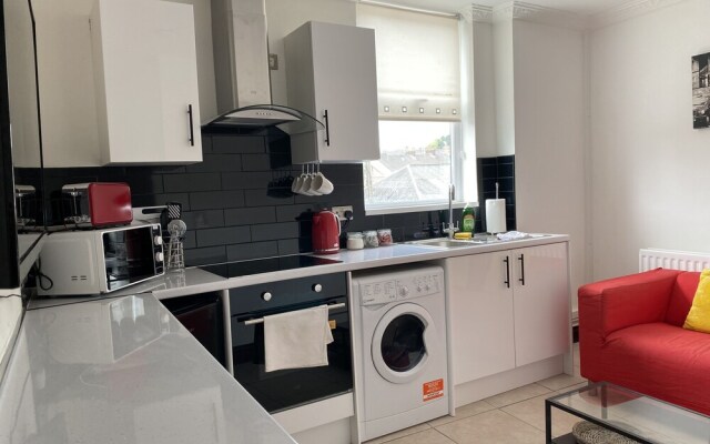 Modern 2 Bedroom Flat in Robert st, Swansea