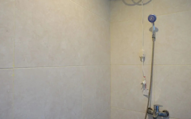 Gossip Guesthouse by Reddoorz