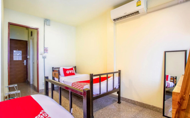 OYO 928 Leaf Hostel