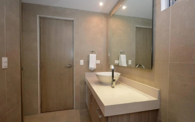 LUXURY APARTMENT STEPS FROM 5TH AV. By YEAH