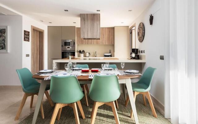 3BR Luxury Frontline Golf Elegant Corner apartment