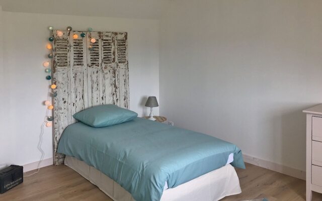 Cozy Holiday Home in Santec With Private Garden