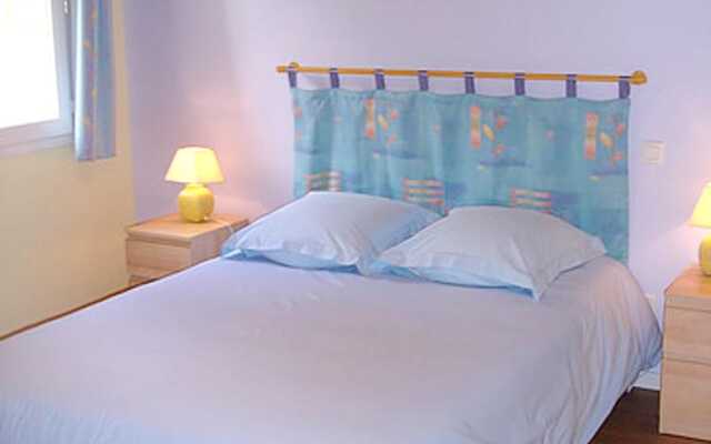 House With 4 Bedrooms in Saint-vincent-la-châtre, With Pool Access, Fu