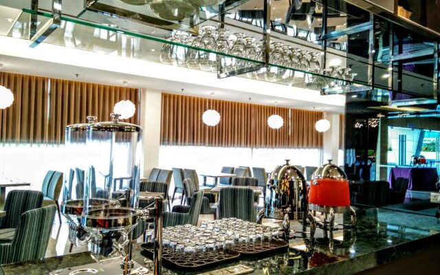 Greens Hotel & Suites