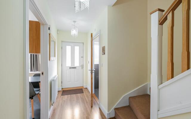 London Heathrow Living Holywell Serviced House D