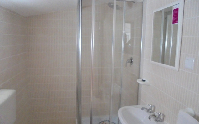 Lagos City Center Guest House & Hostel