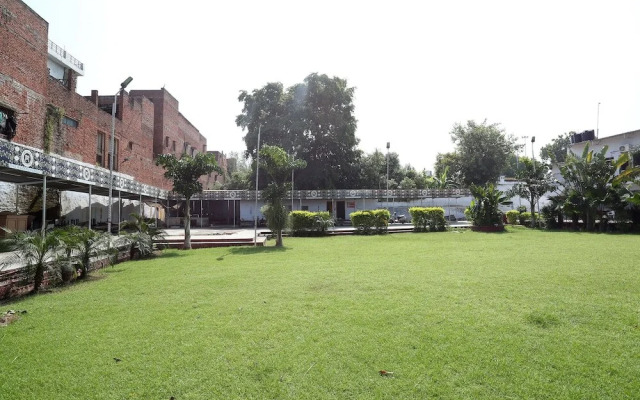 The Palms Resort By OYO Rooms