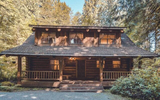 Bear Den Log Cabin