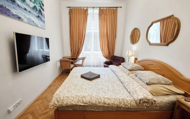 Room & Parking Assistance